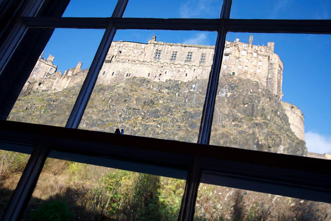 Joivy Unique Old Town Stay Under Edinburgh Castle Eksteriør bilde