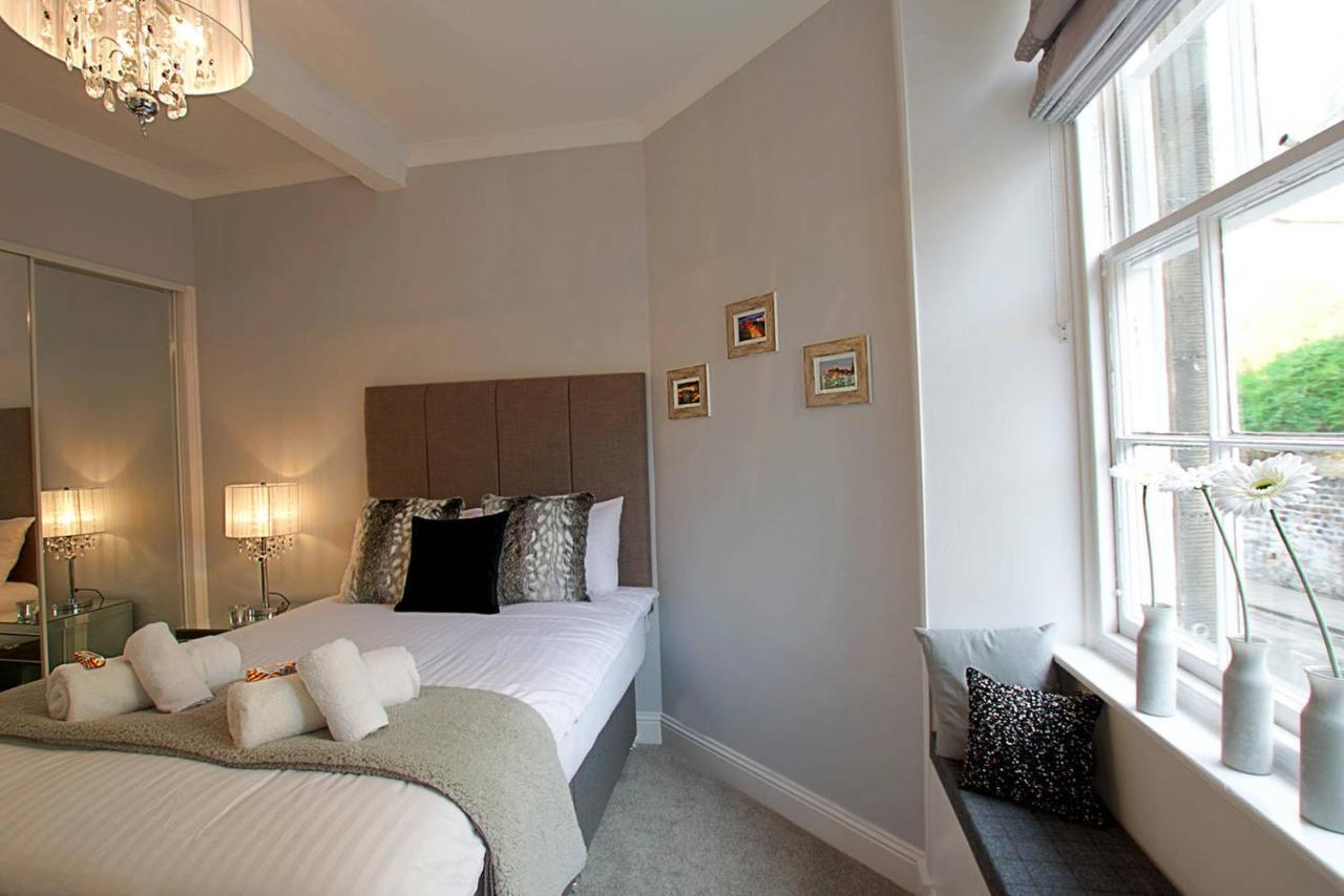 Joivy Unique Old Town Stay Under Edinburgh Castle Eksteriør bilde