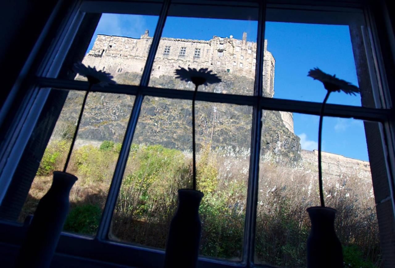Joivy Unique Old Town Stay Under Edinburgh Castle Eksteriør bilde